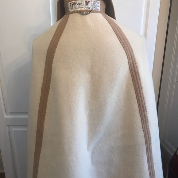 Cape: Stunning Reversible Wetherall Wool Cape - Picture 11 of 15